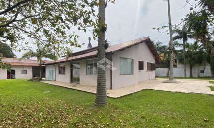 CASA COM PÁTIO, PISCINA E SALÃO DE FESTAS EM ELDORADO DO SUL