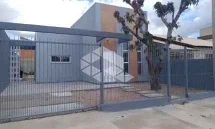 Casa à venda com 3 dormitórios e 2 vagas, com suíte no bairro Santa Rita