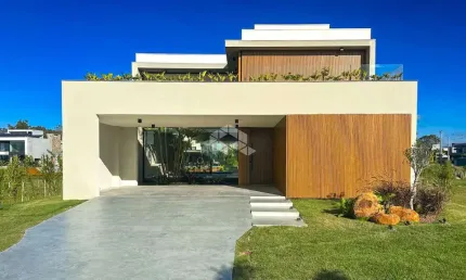 Casa de Alto Padrão em Condomínio Fechado à Venda em Eldorado do Sul/RS - 4 Suítes e 2 Vagas