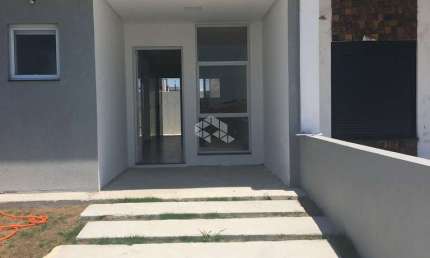 Casa a venda com 01 suíte mais 02 dormitórios,  sala cozinha, área de serviço, pátio nos fundos