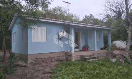 Casa à venda com 3 dormitórios, pátio com 690m² no bairro Florida em Guaíba