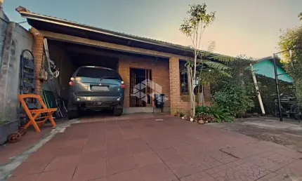 Casa à venda com 3 dormitórios, 2 vagas garagem, sala, cozinha ampla com fogão campeiro, anexo despe
