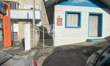 Ótimo ponto comercial à venda no centro de Guaiba. Nos fundos casa 1 dormitório.