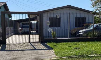 Casas à venda no Parque 35, 2 no mesmo pátio, da frente 3 e dos fundos 2 dormitórios
