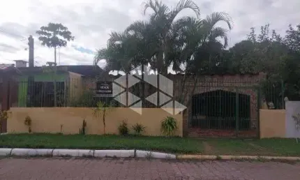 Casa  à venda com 4 dormitórios, 2 vagas na Alegria em Guaíba.