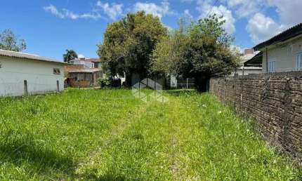 Casa à venda com 3 dormitórios, 2 vagas em pátio amplo no Jardim Santa Rita