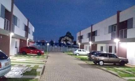 Casa à venda com 2 dormitórios, 1 vaga garagem em condomínio Parque Florida