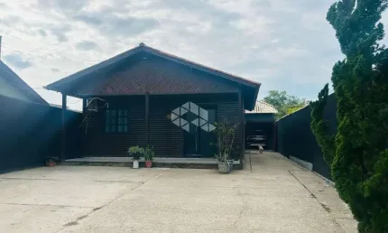 Casa à venda no bairro Parque Florída, Guaíba. 2 dormitorios, sala cozinha e banheiro.Quiosque em alvenaria.