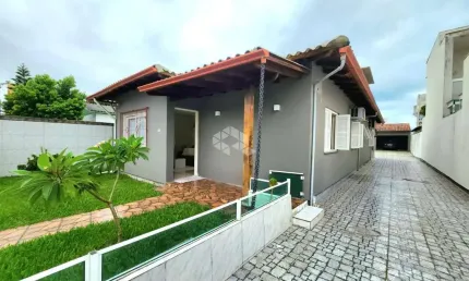 Linda casa com 3 dormitórios no centro de Eldorado do Sul por R$750.000,00