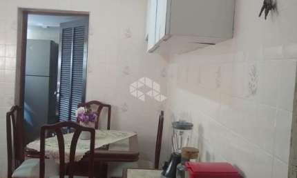 CASA (200m² - 8x25) COM 2 DORMITÓRIOS AMPLOS E 3 VAGAS DE GARAGEM