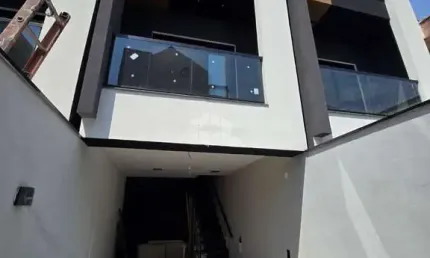 SOBRADO NO JARDIM BRASILIA  COM 3 DORMITORIOS SENDO 1 SUITE E 2 VAGAS