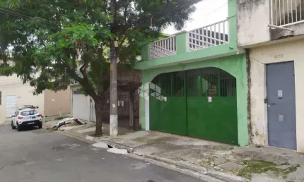 CASA NA VILA REGINA COM 5 DORMITORIOS SENDO 1 SUITE E 2 VAGAS!