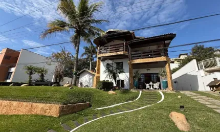 CASA DE ALTO PADRÃO  A VENDA NO CONDOMÍNIO ARUÃ EM ARUJÁ COM 4 SUITES