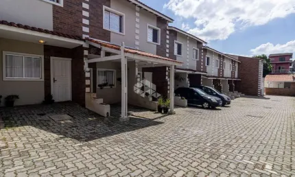 Sobrado em condominio com 2 dormitórios com planejados e 1 vaga coberta