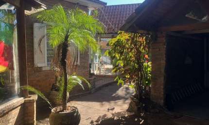 Casa com 3 suítes num terreno 22x44 em Niterói Canoas