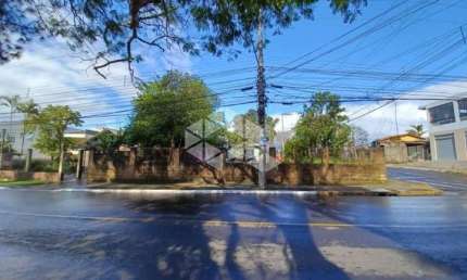 Terreno de esquina com a Nazário  com 537,93m²  Bairro Olaria