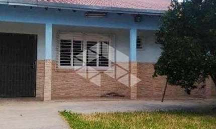 Casa com 3 dormitórios e 2 suítes no Bairro Mathias Velho