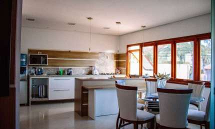 Casa com 3 Dormitórios sendo 1 suíte com closet,sala ,cozinha planejada. A venda no Bairro Moinhos de Vento - Canoas