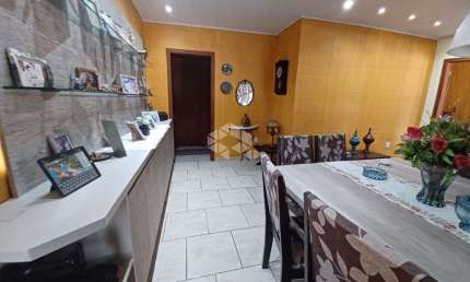 Casa 3 dormitórios, 3 banheiros, 4 vagas 280m² Bairro Niterói
