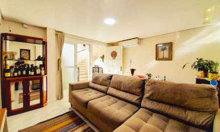 Apartamento com pátio privativo 75m² 02 dormitórios 01 box no Bairro Fátima, em Canoas