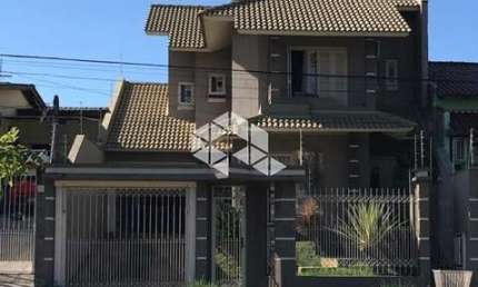 CASA/SOBRADO, COM 3 DORMITÓRIOS, 1 SUÍTE, PISCINA TÉRMICA E PÁTIO, MOINHOS DE VENTO, CANOAS. Aceita FGTS e pode ser  financiada.