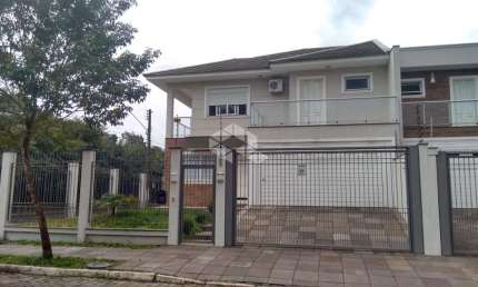 Casa/sobrado com 3 quartos, sendo 3 suítes e 4 banheiros à venda no Marechal Rondon, em Canoas.