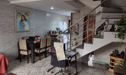 Casa de 3 dormitórios em condomínio no bairro Niterói
