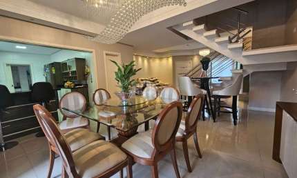 Casa sobrado de 240m², com 4 quartos e 4 banheiros Bela Vista