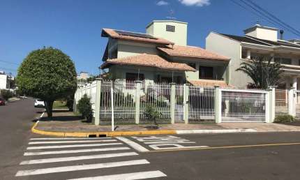 Casa semimobiliada, 3 dormitórios com 282,87m², 1 suíte,  Moinhos de Vento, Canoas