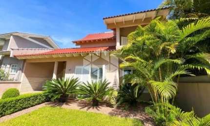 Casa sobrado de 390m², com 3 quartos, 5 banheiros e 3 vagas no Marechal Rondon.