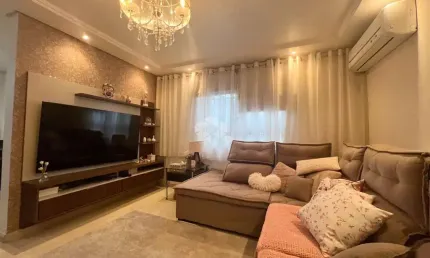 Casa sobrado de 190m², com 3 quartos, 1 suíte, 4 banheiros e 3 vagas no bairro Moinhos de Vento