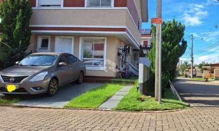 Sobrado de esquina, semimobiliado, 3 dormitórios, 2 banheiros, 2 vagas de garagem. Central Park -Cachoeirinha