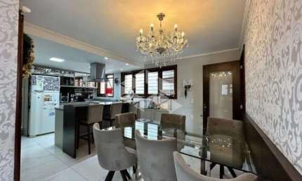 Casa com 4 Quartos e 1 banheiro à Venda, 247 m² por R$ 905.000