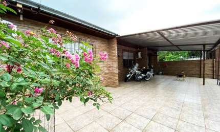 Casa 300m² 03 dormitórios, 05 vagas coberta/descoberta no Bairro Igara em Canoas