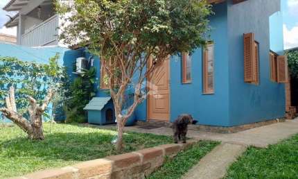 Casa com 01 dormitorio , 02 vagas na av. armando fajardo Bairro Igara. Canoas