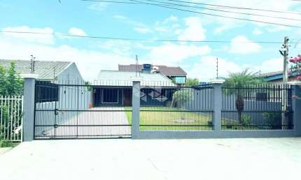 Casa 2 dormitórios, pátio amplo e 2 vagas cobertas em cachoeirinha-/RS.