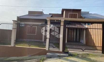 Casa 4 dormitórios, 3 banheiros, 3 vagas de garagem, churrasqueira. Bela Vista Sapucaia do Sul