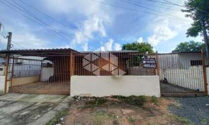Terreno com 2 casas de madeira com 60,00m² de área construída cada uma em Niterói Canoas