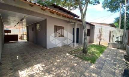 Casa térrea, desocupada, 65m² privativos 02 dormitórios, 03 vagas no Bairro São José em Canoas
