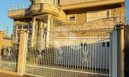 Sobrado 3 pavimentos, semimobiliado, 4 dormitórios, sendo 2 suítes, 4 vagas de garagem. Canoas