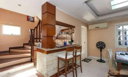 Casa com 3 quartos  suite e 4  banheiros no bairro Niterói em Canoas.