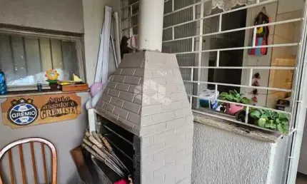 Apartamento térreo/garden de 2 dormitórios com garagem no Menino Deus próximo ao Zaffari