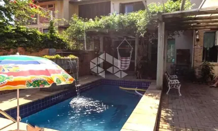 Casa 4 dormitórios com piscina e área de lazer no Jardim Itú Sabará próximo ao Jardim Planalto
