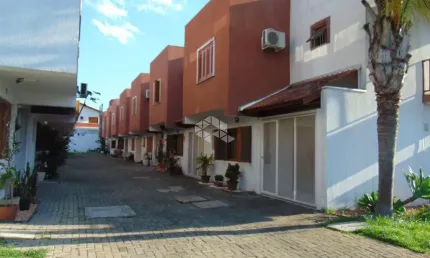 Casa em condomínio de 3 quartos com 2 garagens no bairro Tristeza