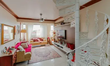 Cobertura 3d com 2 garagens e piscina no Menino Deus