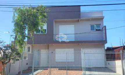 Casa 3d com amplo pátio no bairro São Sebastião próximo da Av. Sertório e Leroy Merlin