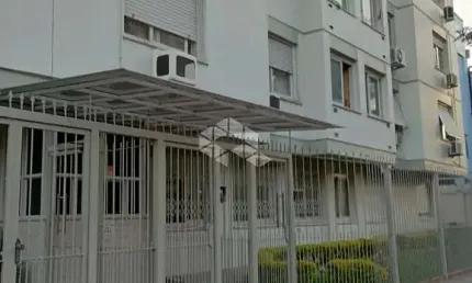 Ótimo apartamento térreo de 2 dormitórios  no Menino Deus