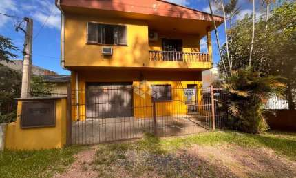 Casa Sobrado / Casa com pátio / 3 Dormitórios / 4 Vagas / Jardim Itu / Porto Alegre / RS
