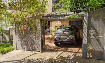 Casa de 5 dormitórios no Bairro Menino Deus próxima a Orla do Guaíba