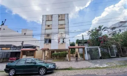 Apartamento 2d c/ dep. empregada e garagem no bairro Petrópolis próximo à praça da Encol